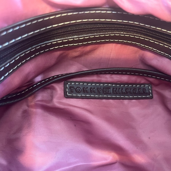 Tommy Hilfiger Logo Shoulder Bag – Cloth with Leather Trim 👜✨ - Picture 7 of 14